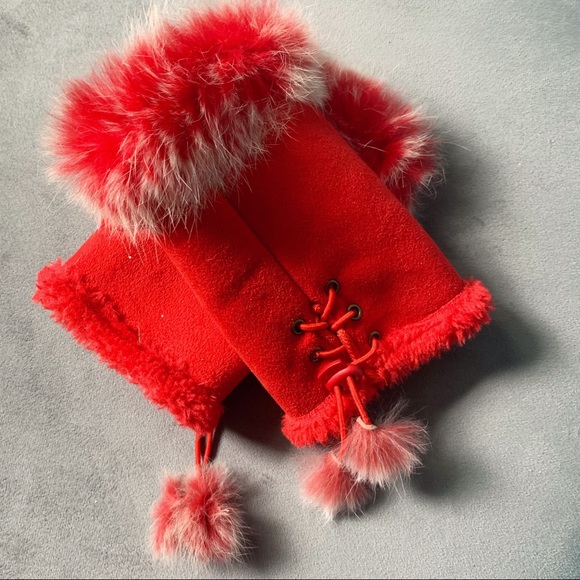 Red faux fur gloves - Picture 7 of 7